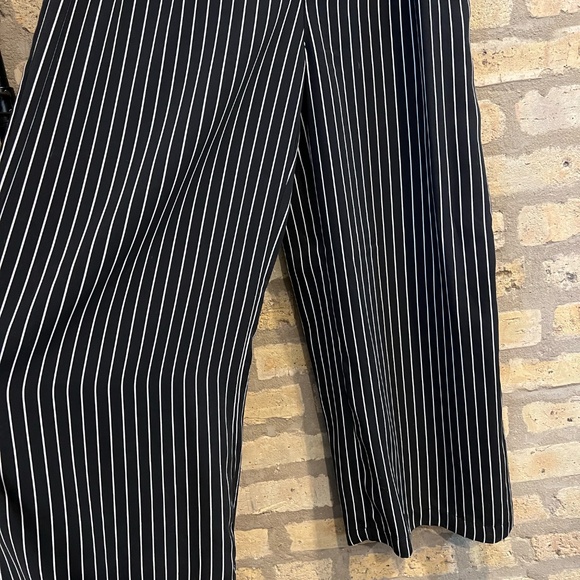 Chic & Flowy Wide-Leg Striped Pants - Who What Wear (Size Medium) - Picture 3 of 8